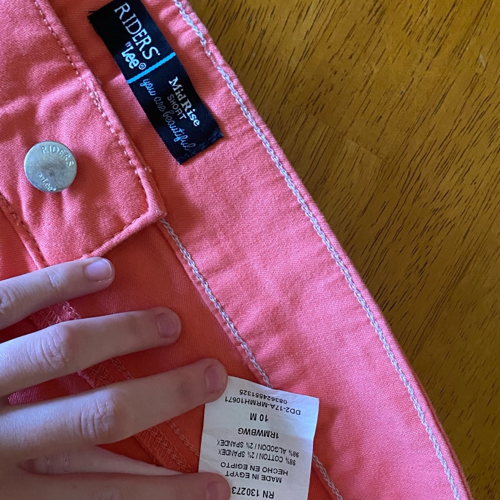 RIDERS BY LEE mid rise pink short, never worn
